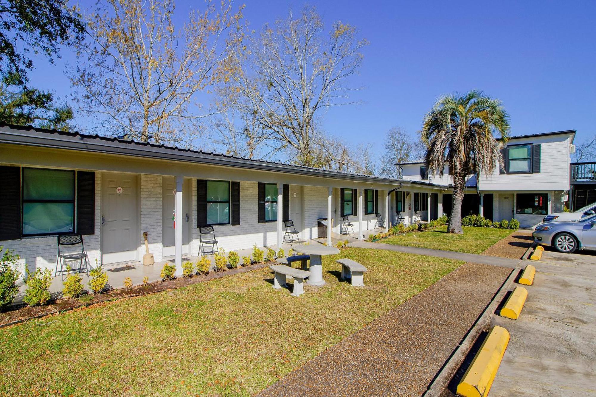 Oyo Hotel Sulphur La Hwy 90 West Exterior photo